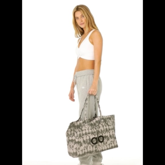 NWT ALO yoga Grey Tie dye shopper tote - Picture 6 of 16